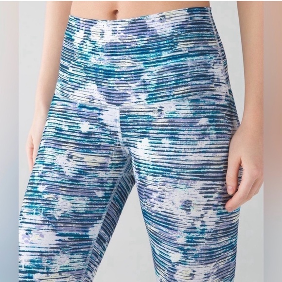 Lululemon Inspire Crop II | Blurry Belle (W6APRS) | Size 4 | EUC - Picture 3 of 12